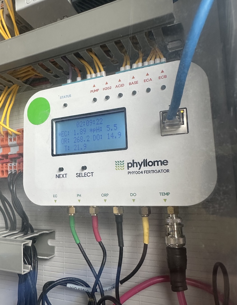 Closed-loop hydroponic fertigation system recycling 98% of water